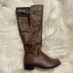New long boots color Cammel size 5.5